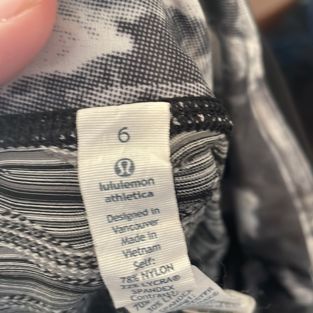 Lululemon Cropped Leggings - Picture 12 of 12